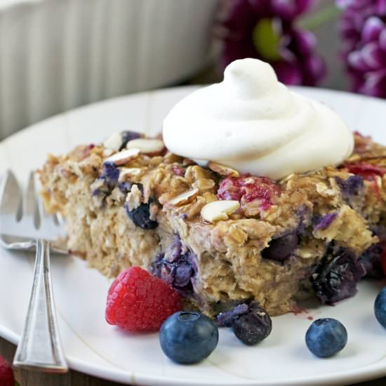 Mixed Berry Oatmeal Bake