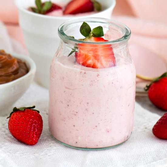EASY STRAWBERRY DESSERT