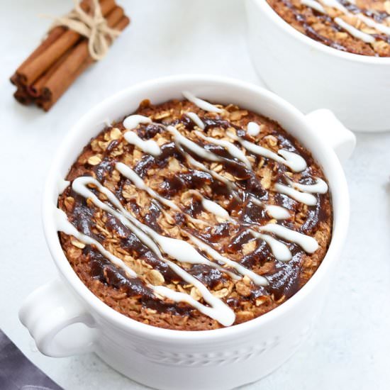 Baked Cinnamon Roll Oatmeal