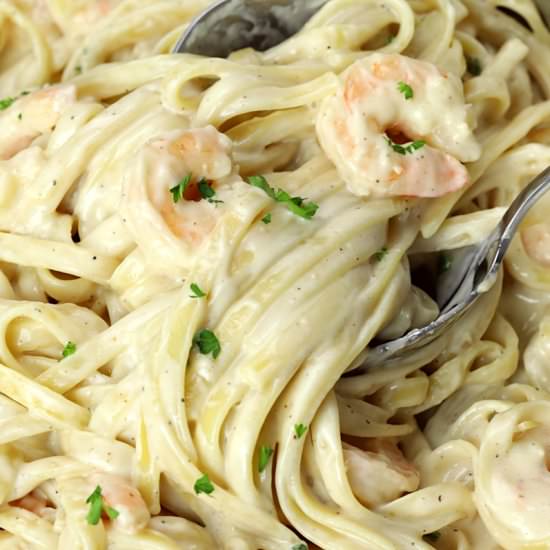 One Pan Shrimp Fettuccine Alfredo