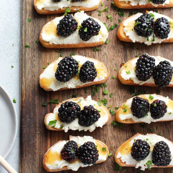Blackberry Ricotta Crostini