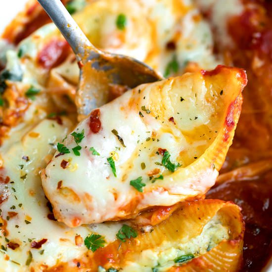 Cheesy Spinach Stuffed Shells