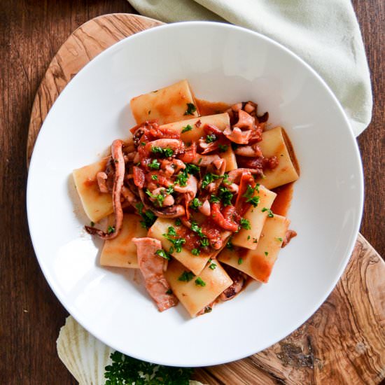 Pasta with Squids and Tomato Sauce