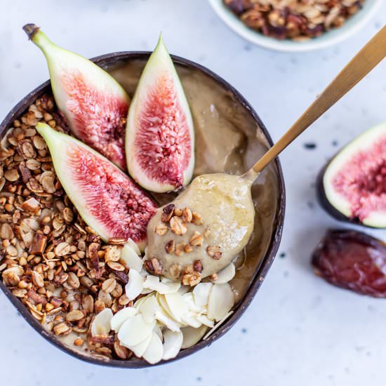 Sticky Date Smoothie Bowl