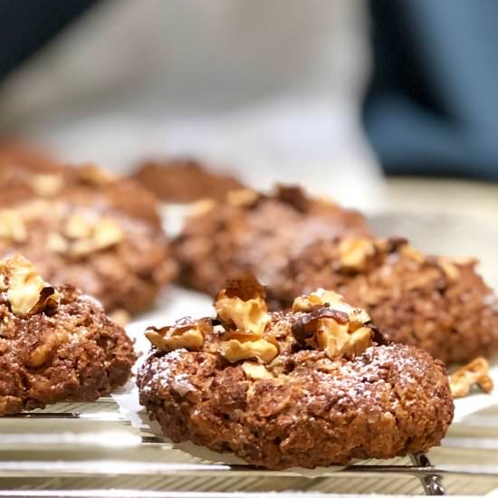 Pecan cookies with rye and barley