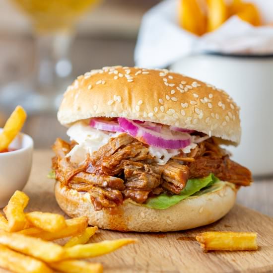 bbq pulled pork sandwich