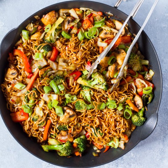 Easy 20 Minute Vegetarian Lo Mein