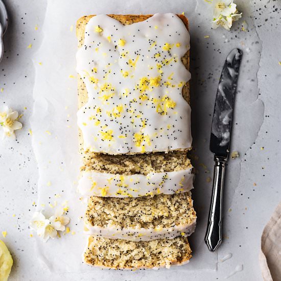 Vegan Lemon Poppyseed Cake
