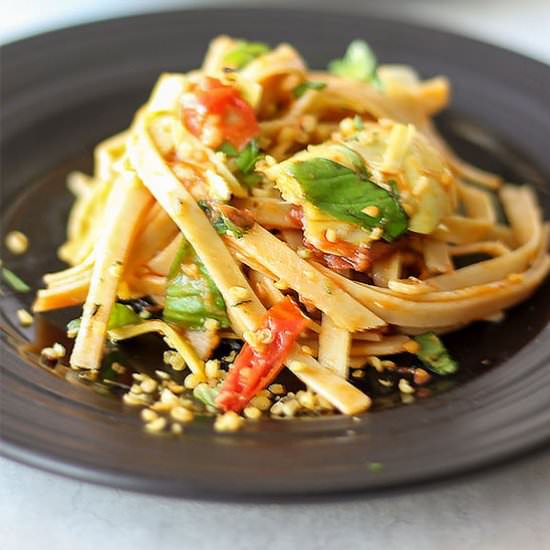 Fresh Tomato & Artichoke Pasta