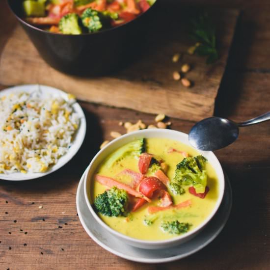 Peanut vegan creamy curry