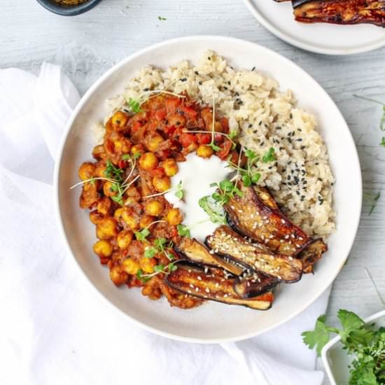 Sticky Aubergines w. Chickpea Curry