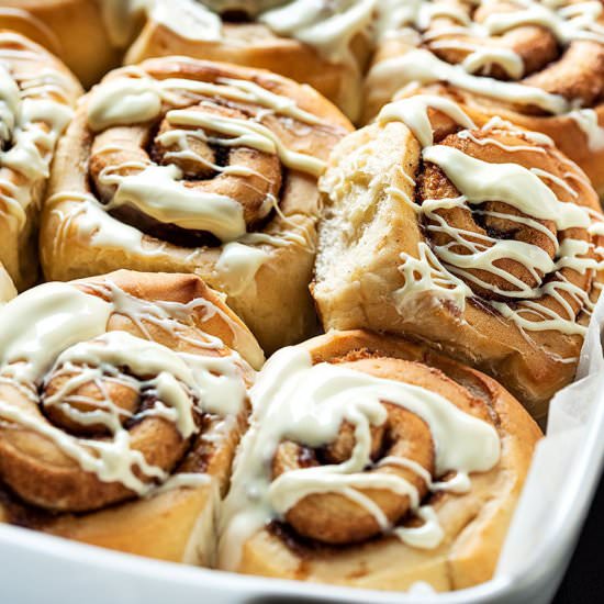 cinnamon rolls with the best icing