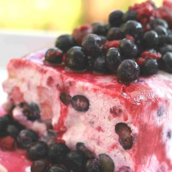 Berry yoghurt parfait
