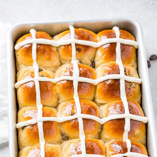 THE SOFTEST HOT CROSS BUNS [+VIDEO]