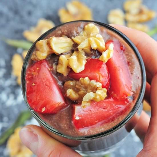 Banana-strawberry smoothie with chi