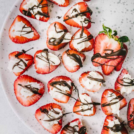 Cheesecake Stuffed Strawberries
