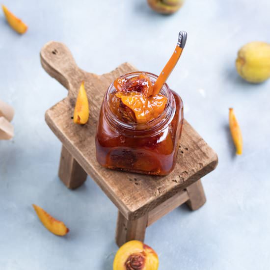 A sumptuous peach jam