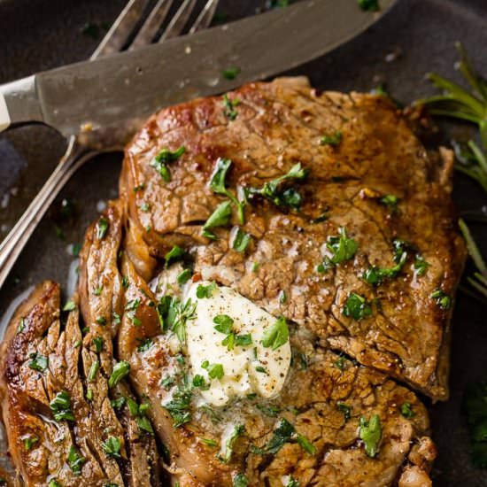 EASY GARLIC BUTTER STEAK AT HOME