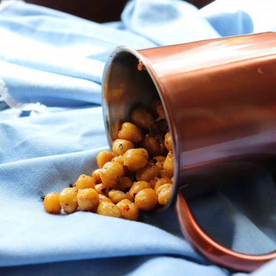 Spicy Garlic Roasted Chickpeas