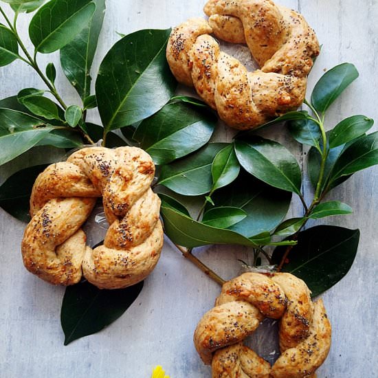 Wreaths with herbs & cheese