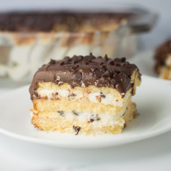 Easy Cannoli Cake
