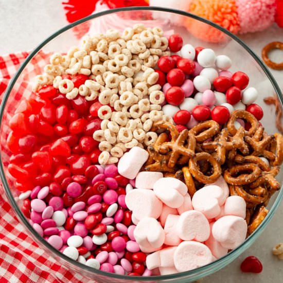 5 MINUTE VALENTINE’S SNACK MIX