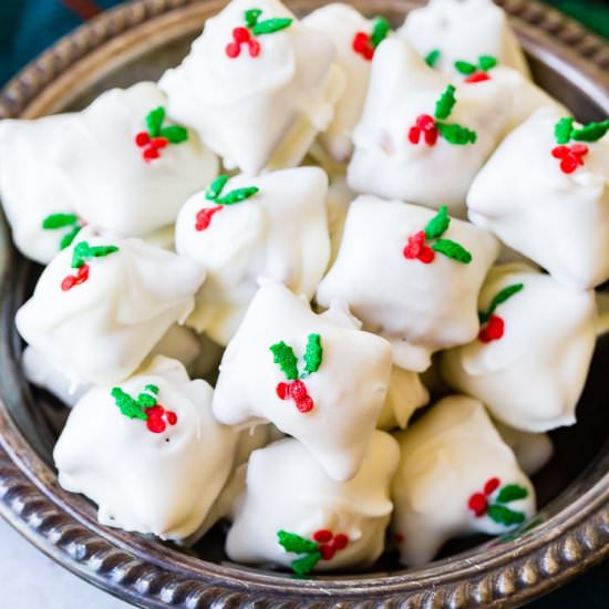 WHITE CHOCOLATE CHRISTMAS PRETZLES