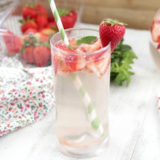 Strawberry Gin Smash
