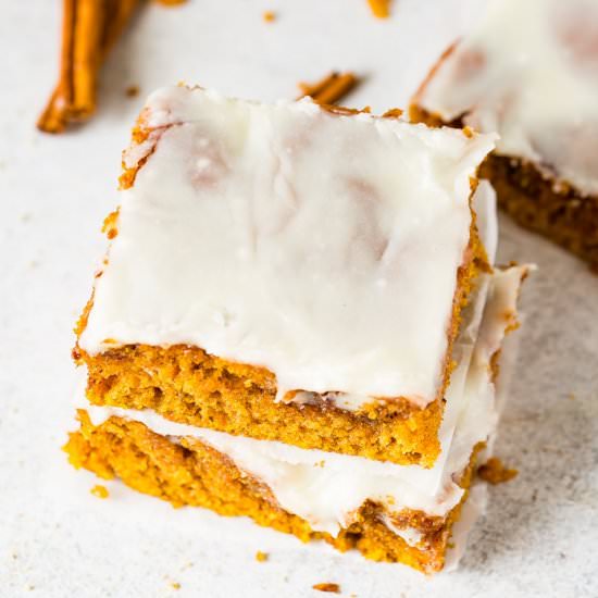 PUMPKIN CINNABON CINNAMON ROLL CAKE