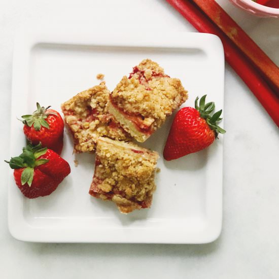 Strawberry Rhubarb Crumble Bars