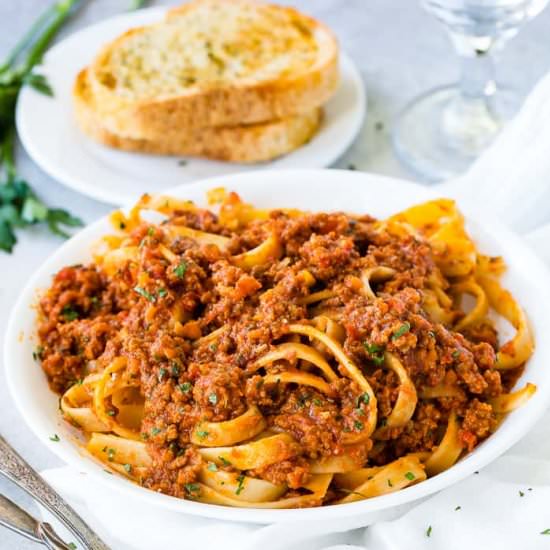 ITALIAN BOLOGNESE SAUCE [+ VIDEO]