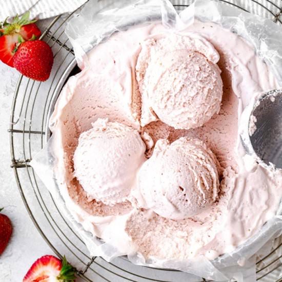 Homemade Strawberry Ice Cream