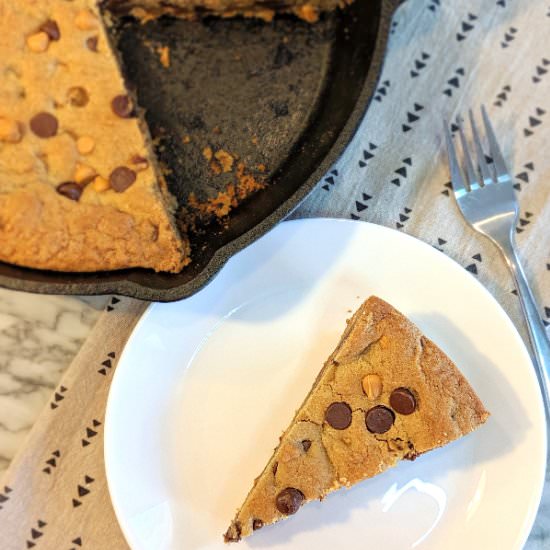 Giant Chocolate Chip Cookie