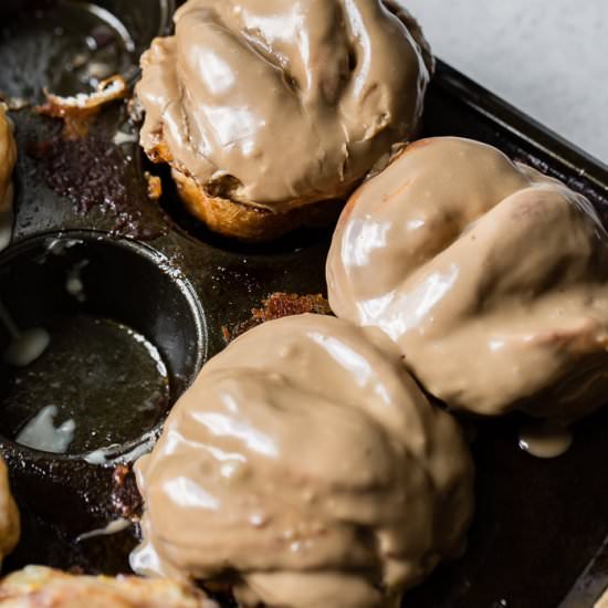 Maple glazed cinnamon rolls/video