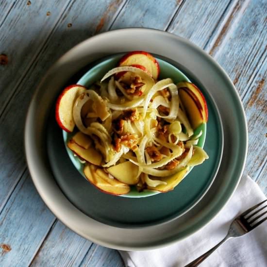 Crunchy apple and fennel salad