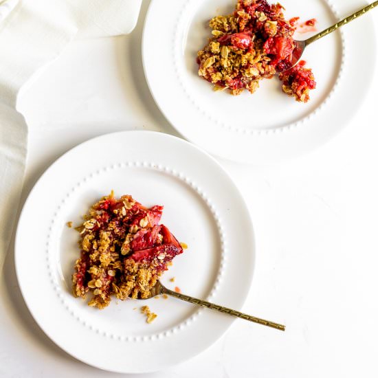 Low FODMAP Strawberry Crisp