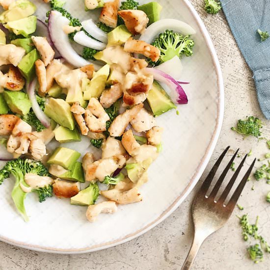 SALAD OF AVOCADO AND CHICKEN