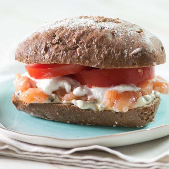 Sandwich with salmon tartare