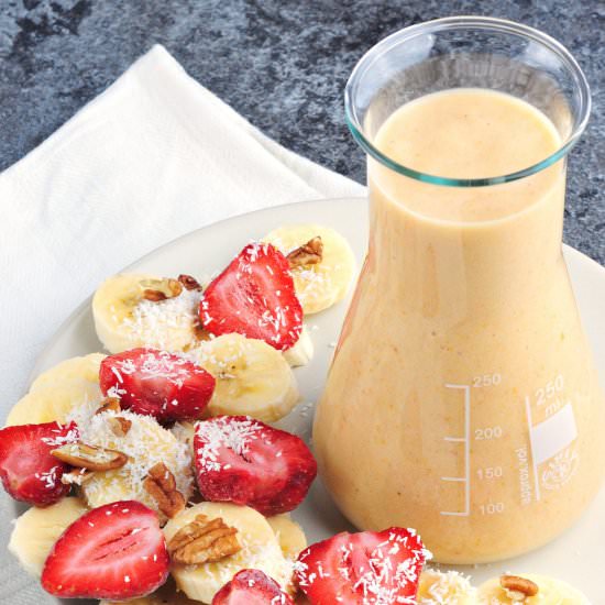 Peach-pineapple smoothie