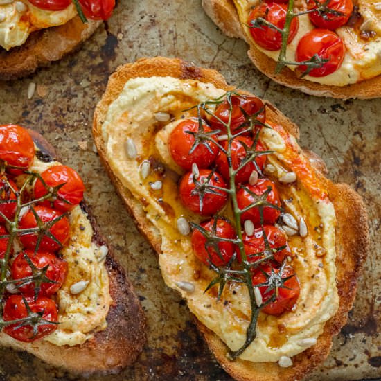 ROASTED TOMATO & HUMMUS TOASTS