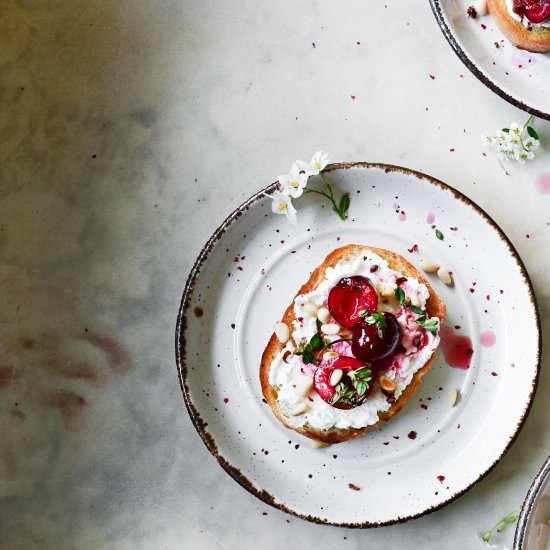 Goat cheese crostini with cherries
