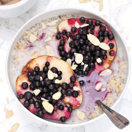 Oatmeal with baked pear
