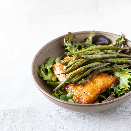 Easy Sheet Pan Salmon Dinner!