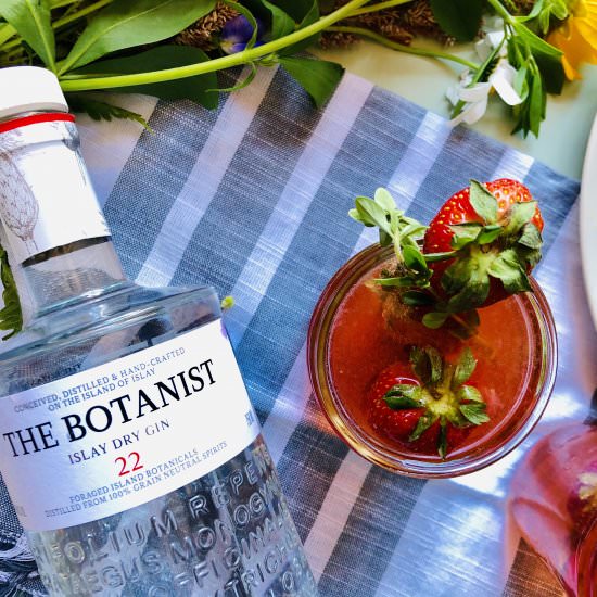 Strawberry Thyme Gin Smash Cocktail