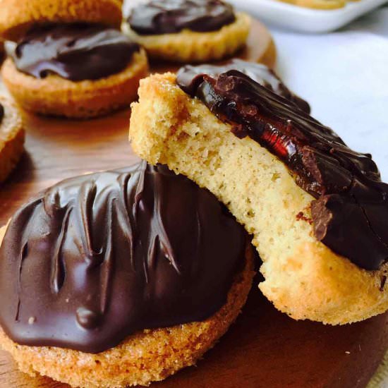 Orange jelly mini cakes
