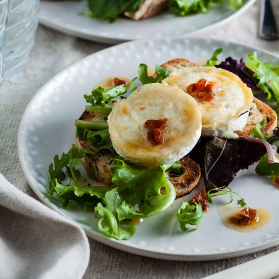 Goats cheese salad with sun dried t