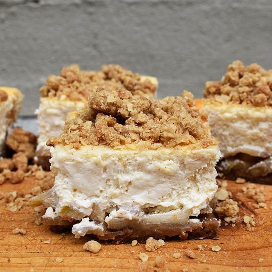 Apple Crumble Cheesecake