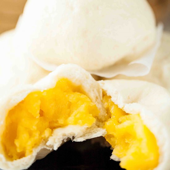 CHINESE STEAMED CUSTARD BUNS