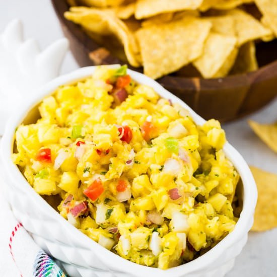 THE BEST PINEAPPLE SALSA RECIPE