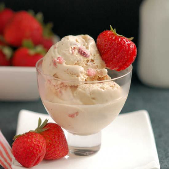 Homemade Strawberry Ice Cream